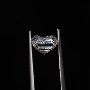 เพชรเม็ดเดี่ยวทรงสี่เหลี่ยมเจียระไนแบบ Emerald Cut สี D เกรด CVD ผลิตในห้องปฏิบัติการ ขนาด 1-5 กะรัต เติมเพชรเต็มเม็ด คุณภาพ DEF VS1 VVS2 รับรองโดย IGI สำหรับขายส่ง - Product Image 4