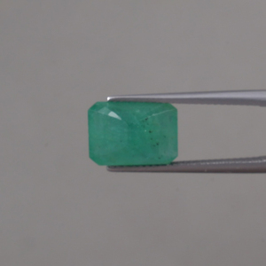 มรกตธรรมชาติ รับรองโดย IGI พลอยหลวม 4.93 กะรัต ทรงเหลี่ยมมรกต 12x8.5 มม. ขายส่ง พลอยสีเขียวพรีเมียม เครื่องประดับชั้นดี - Product Image 3
