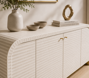Aparador Moderno de Metal y Ratán con Tiradores de Latón, Color Gris Claro, Mueble de Almacenamiento para Sala de Estar - Product Image 4