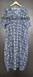 Kimono informal de algodón 100% hecho a mano con estampado Sanganeri en azul índigo, elegante, con cuello en V, manga 3/4 y cintura alta para mujer. - Product Image 5