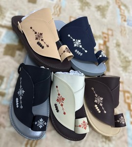 Sandalias Árabes de Alta Calidad para Hombre, Duraderas, de Cuero Sintético, que Reflejan la Cultura Saudí, con Suela Suave de PU Antideslizante y Cómoda - Product Image 2
