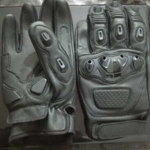 Guantes de Motocicleta Transpirables e Impermeables, Dedos Completos, Precio Económico al por Mayor, Hechos en Pakistán - Product Image 1