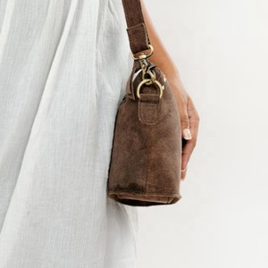 Sac à bandoulière en cuir véritable de haute qualité pour femmes sac à bandoulière grande capacité nouveau design de point de botte sacs de messager noirs en vente en gros - Product Image 2