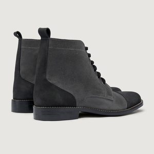 Botas de cuero genuino grises y negras para hombre, elegantes y formales, de alta calidad, con logotipo personalizado, suela de goma con tachuelas, venta al por mayor, OEM. - Product Image 3