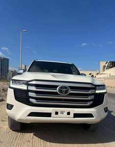 PROMOTIONS EXCEPTIONNELLES pour LAND-CRUISER LC300 SUV d'occasion, MANUEL, VOLANT À GAUCHE, TURBO, CUIR, CAMÉRA R21 - Product Image 1