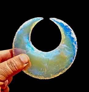 Arte Ritual de Vidrio Tallado a Mano: Puntas de Flecha y Lunas Crecientes - Product Image 3