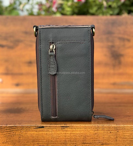 New Handmade Western Stylish Tooled Cowhide Leather Mobile Sling Bags Hot Sale Custom Genuine Leather Women Crossbody <b>Phone</b> Bags - Product Image 5