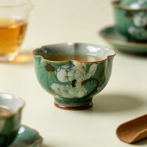 Atractiva Taza de Té de Cerámica Hecha a Mano con Diseño Floral de Loto, Estilo Chino Tradicional para el Té de la Tarde - Product Image 6