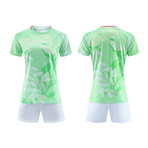 Ensemble d'uniformes de football pour femmes athlétiques, maillot et short respirants, kit de match professionnel pour équipes féminines - Product Image 3