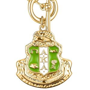 Collier à fermoir toggle avec pendentif bouclier doré et détails en émail vert, chaîne à maillons, breloque crête décorative, bijou fantaisie pour femme - Product Image 5