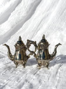 Salière et poivrière de style théière, parfaites pour offrir en cadeau, pour une utilisation élégante à la table, pour recevoir des invités et pour la décoration de la maison. - Product Image 4