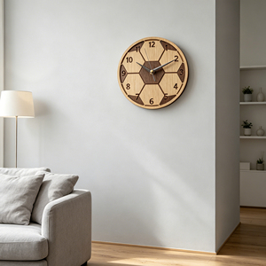 Horloge murale analogique silencieuse à quartz de 12 pouces, motif géométrique découpé en MDF sur le thème du football, design sportif moderne, décoration pour la maison et le bureau - Product Image 4