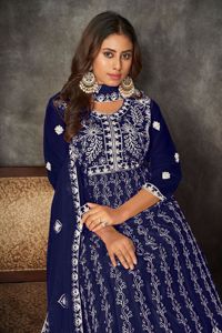 Traje Anarkali azul para mujer, de alta demanda, con mangas 3/4, de tela Santoon, semicosturado, para fiestas y bodas. - Product Image 2