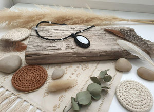 สร้อยคอหินมูนสโตนถักมือแบบมาคราเม่ เชือกสีดำ ปรับได้ สไตล์โบโฮ จี้คริสตัล หินธรรมชาติ เครื่องประดับบำบัดรักษา ของขวัญ - Product Image 2