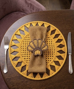 Precio de fábrica: Mantel individual de paja tejido a mano con banda de servilleta de concha, alta demanda, venta al por mayor, vajilla para banquetes - Product Image 5