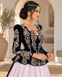 Caftán marroquí Mishkat Couture Maxi Karakou color marfil, bordado a mano con hilo de seda, perlas y pedrería, elegante y holgado. - Product Image 2