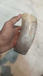 Meilleure qualité de tasse/verre de corne à boire Viking sculptée à la main aux prix les plus bas - Product Image 6