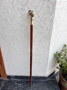 Bâtons de marche rustiques modernes en bois naturel écologique avec poignée en laiton poli, idéaux pour les cadeaux - Product Image 5