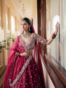 Ensemble de Lehenga en soie Malai avec broderie Zari, travail de sequins et travail Dori, chemisier en satin Malai et dupatta en soie - Product Image 4