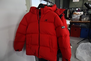 Yoursup Chaqueta Acolchada de Plumas de Pato y Ganso Coreanas Auténticas Usadas, Fardo de 100 kg, Video Verificado Transparente, Venta al por Mayor Ukay, En Stock - Product Image 2