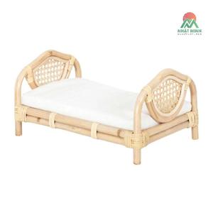 Lit bébé moderne en rotin et bambou tressé – Mobilier de maison ; lit avec rangement intégré pour appartements, hôtels, villas et chambres. - Product Image 1