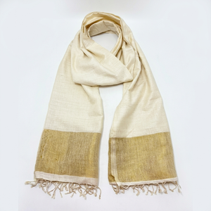 Tissu indien artisanal en soie Matka, tissé à la main, à texture riche, effet slub naturel, tombé élégant, idéal pour les saris et les vêtements. - Product Image 1