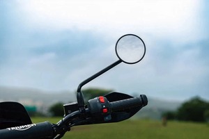 Paires de rétroviseurs latéraux de moto de qualité supérieure, authentiques, côté gauche et droit, design durable, disponibles à la vente - Product Image 6
