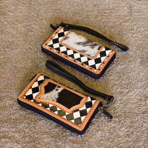 Cartera de Mano de Cuero Genuino de Diseño de Alta Calidad, con Grabado a Mano, Estilo Vintage, Patrón a Cuadros Turquesa, con Correa para la Muñeca - Product Image 1