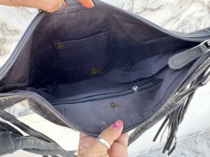 กระเป๋าหนังวัวลายพิเศษ แต่งพู่หนัง สะพายข้าง/สะพายไหล่ ดีไซน์เก๋  กระเป๋าถือหนังแท้  ตกแต่งลายด้วยมือ สำหรับผู้หญิง ใช้งานได้หลากหลาย - Product Image 6