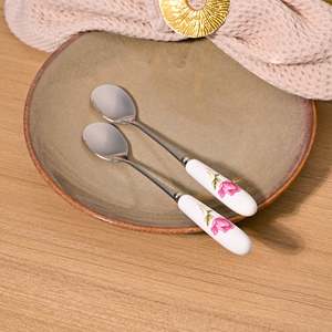 Juego de Cubiertos Radiant Rose, Cucharas de Postre Comerciales con Mango Largo de Metal y PLA para Té y Sopa, Diseño de Flor Radiante - Product Image 4