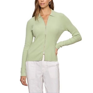 Suéter de punto ajustado para mujer, cuello vuelto, color liso, con cremallera, de Bangladesh - Product Image 1