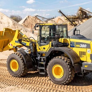 Oferta Especial: Cargadora de Ruedas Komatsu WA380 de 5 Toneladas, Tracción en las Cuatro Ruedas, Motor Potente Komatsu de 142kw, Usada - Product Image 5