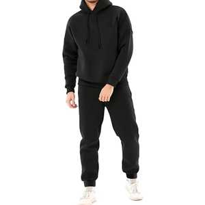 Survêtement d'hiver pour homme de haute qualité, prix de gros, fabriqué au Pakistan, idéal pour la vente à Sialkot. - Product Image 1
