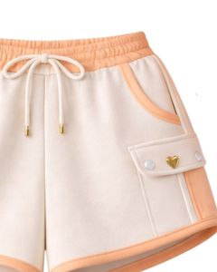 Ensemble décontracté deux pièces pour femme, couleur pêche, avec sweat à capuche court zippé et short cargo imprimé marguerites, en polyester et coton, vente en gros - Product Image 5