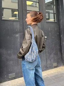 เสื้อแจ็คเก็ตหนังผู้หญิงสั่งทำขายส่ง ระบายอากาศได้ดี  แบบ Biker Coat  เสื้อคลุมแฟชั่นสำหรับขี่มอเตอร์ไซค์  รับทำโลโก้ OEM จากโรงงาน - Product Image 5