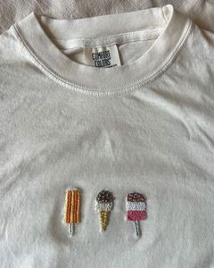 เสื้อกล้ามสีขาวลายริบบิ้น ประดับดอกไม้ลูกปัดสีชมพู งานเย็บมือ ราคาดีที่สุด - Product Image 6