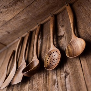 Cucharas de Cocina y Servicio de Madera Ecológicas Premium, Acabado Espejo, Mango Largo, Hechas a Mano, Juego de Utensilios de Cocina para Bodas, Hecho en India - Product Image 4