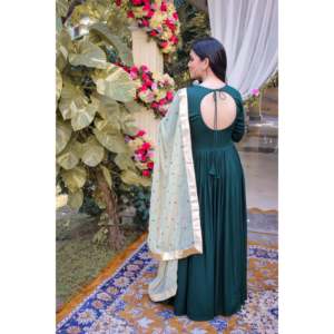 Conjunto de traje con cuello Kanchali en verde botella, talla XS, tela de gasa. - Product Image 4