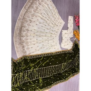 Lehenga choli ชุดปาร์ตี้ออกแบบสำหรับผู้หญิงพร้อมงานปักที่หรูหรา - Product Image 4