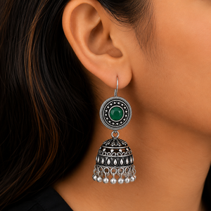 Fournisseur en gros Boucles d'oreilles Jhumka en argent oxydé avec pierre verte, faites à la main, style bohème tribal ethnique, bijoux de déclaration, cadeau pour femme - Product Image 5