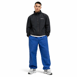 เสื้อแจ็คเก็ตกันลมคุณภาพสูงแบบมีฮู้ดสำหรับทุกเพศ ผลิตจากผ้าโพลีเอสเตอร์/ไนลอน ทรงโอเวอร์ไซส์ ใส่สบาย น้ำหนักเบา กันลม เหมาะสำหรับผู้ชาย - Product Image 1