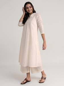 Vestido midi holgado con cuello en V y estampado de puntos crema, manga tres cuartos, estilo casual de verano, tejido de lino y algodón transpirable. - Product Image 1