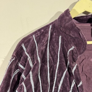 เสื้อแจ็คเก็ตปักลายซูซานีสีม่วงกำมะหยี่ – เสื้อโค้ทสไตล์โบโฮทำมือ งานศิลปะ งานเทศกาล เสื้อคลุมที่โดดเด่นไม่เหมือนใคร - Product Image 2