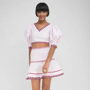 Robe longue décontractée élégante en coton blanc pour femmes avec motif de décoration brodé à manches courtes grande taille XL pour adultes - Product Image 1