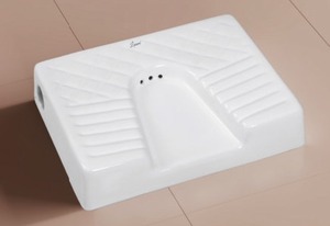 Urinoir moderne en céramique de haute qualité, durable et hygiénique, pour usage hospitalier, 435x340x100mm, à poser au sol, garantie à vie - Product Image 2