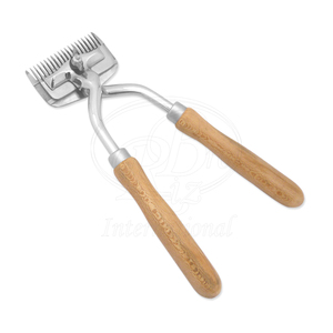 Cortadora de Pelo Manual para Caballos con Cuchillas de Acero, Ejes Cromados y Mangos de Madera, Herramienta de Aseo para Caballos de 11 Pulgadas - Product Image 1