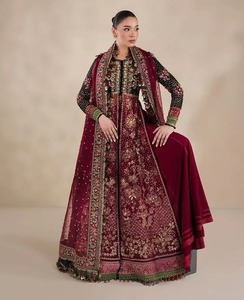 Élégante robe de mariée traditionnelle en soie bordeaux avec broderies, longueur ras du sol, pour femmes d'Inde et du Pakistan - Product Image 1