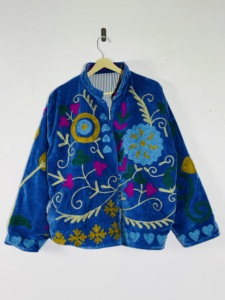 Veste Suzani en velours bleu brodée • Manteau bohème floral multicolore • Fait main pour festival • Vintage - Product Image 1