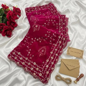 Superbe Dupatta de Mariée Rose en Velours avec Broderie Florale Zari Dorée Intégrale, Châle de Mariage Exquis - Product Image 4
