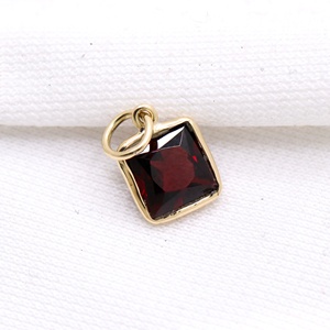 Vente en gros Pendentif en grenat naturel avec pierres précieuses 14k or jaune massif fait à la main forme carrée pour les femmes certifié GIA pour les fêtes - Product Image 1